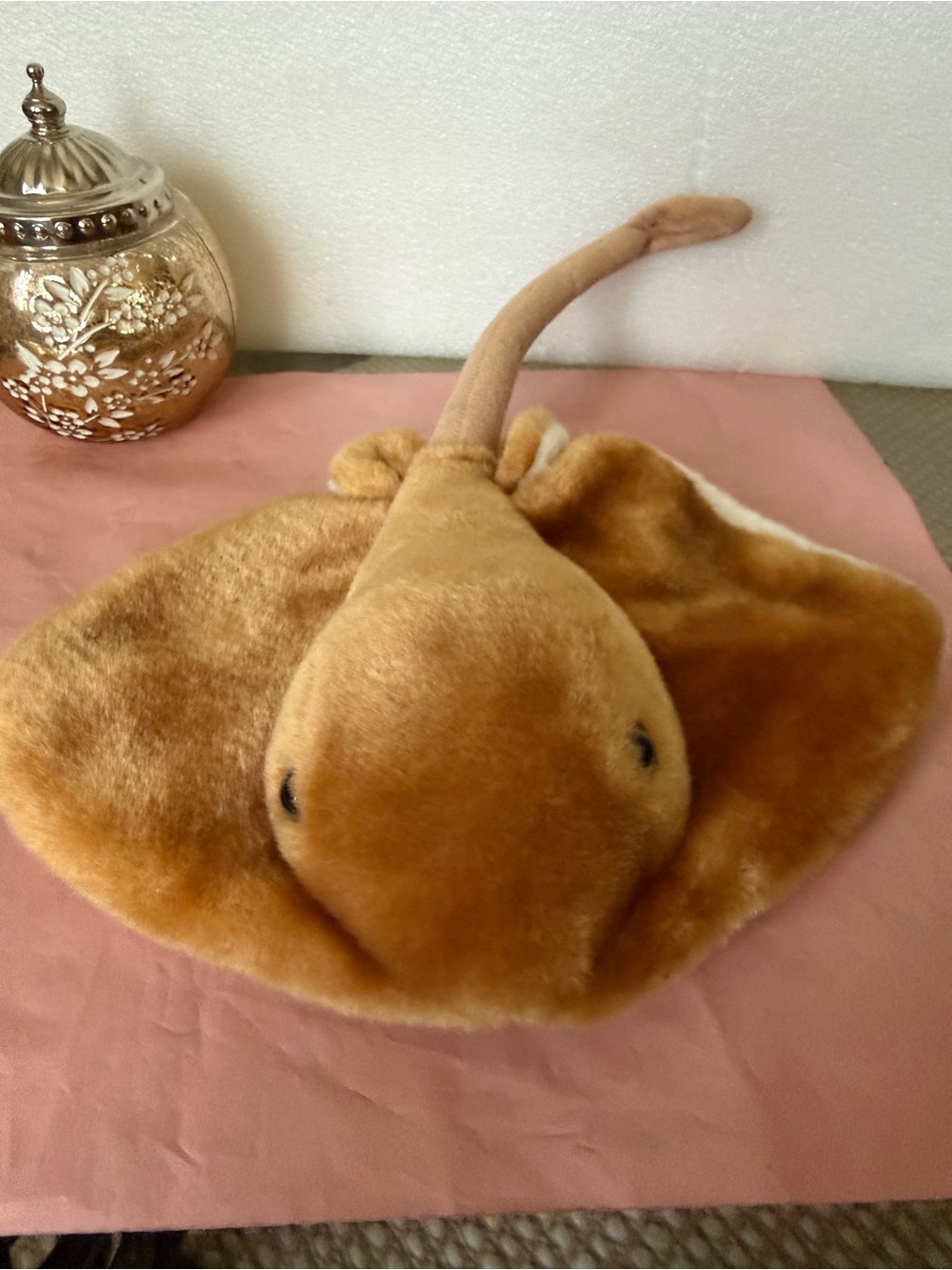 ALFA Plush Stuffed stingray glossy eyes Animal with Soft Cream Fur